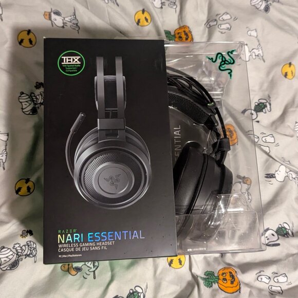 Razer Nari Essential Bluetooth Gaming Headphones - Picture 4 of 5